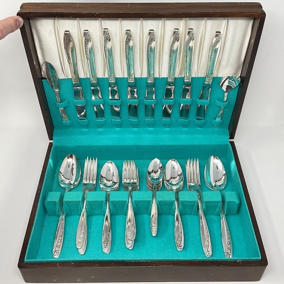 Wm. Rogers MFG. CO. Starlight / Queen Mary 1953 Flatware Silver plated Set for 8 - Picture 1 of 9